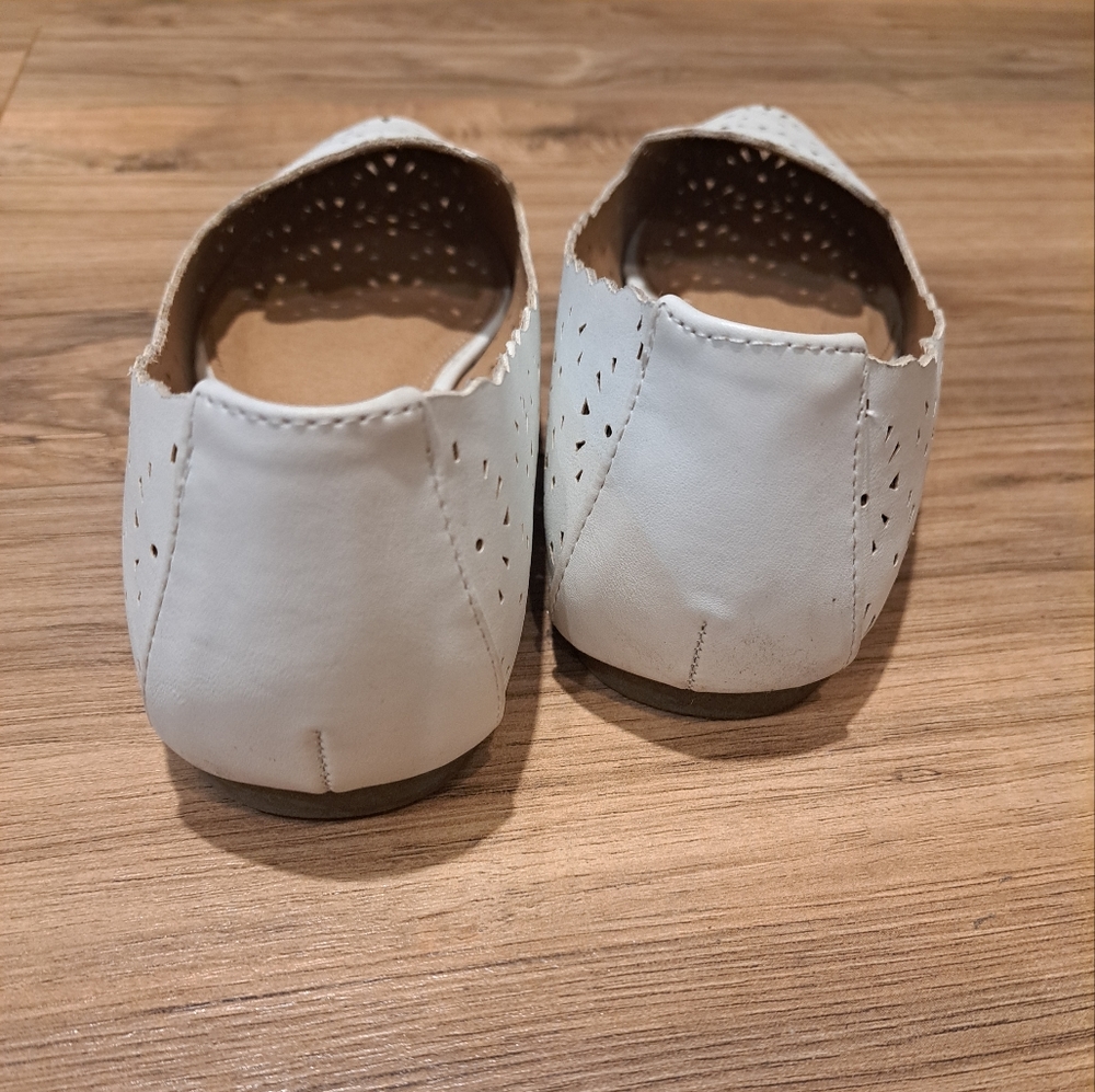Unionbay white size 8 flats